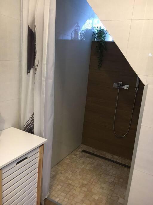 Cozy And Charming Apt. Sarajevo Apartamento Exterior foto